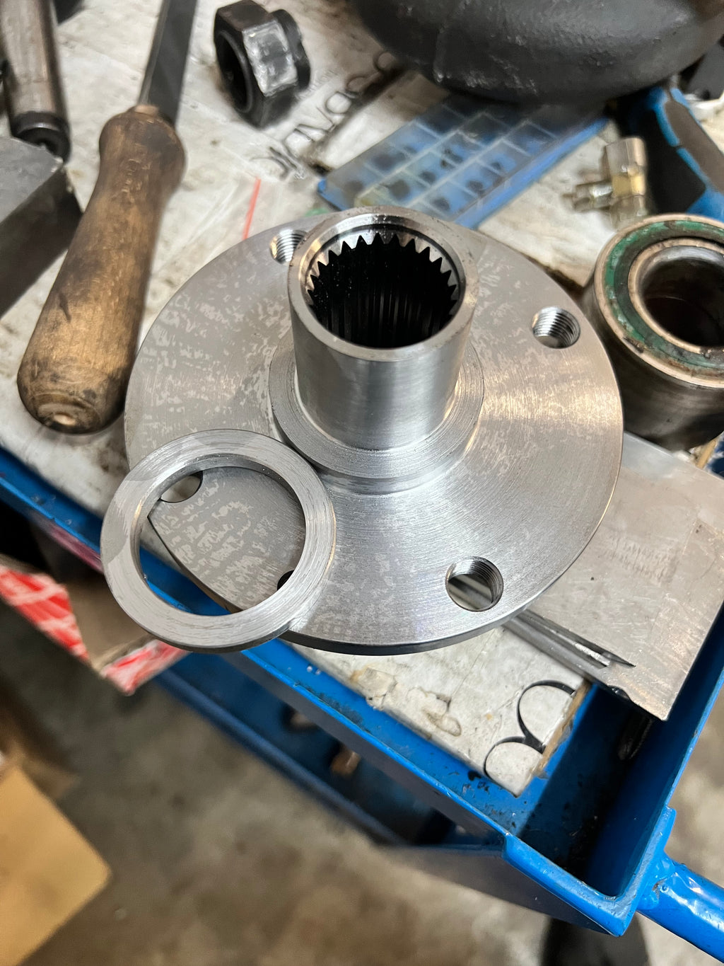 Lavorazione CNC mozzi Fiat Uno per mozzetti 500 Abarth e cuscinetto maggiorato