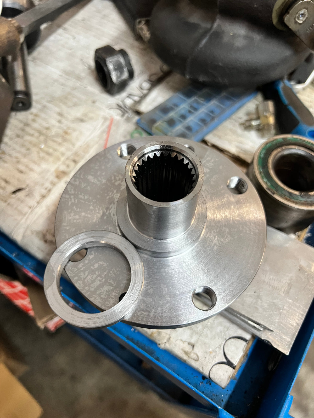 Lavorazione CNC mozzi Fiat Uno per mozzetti 500 Abarth e cuscinetto maggiorato