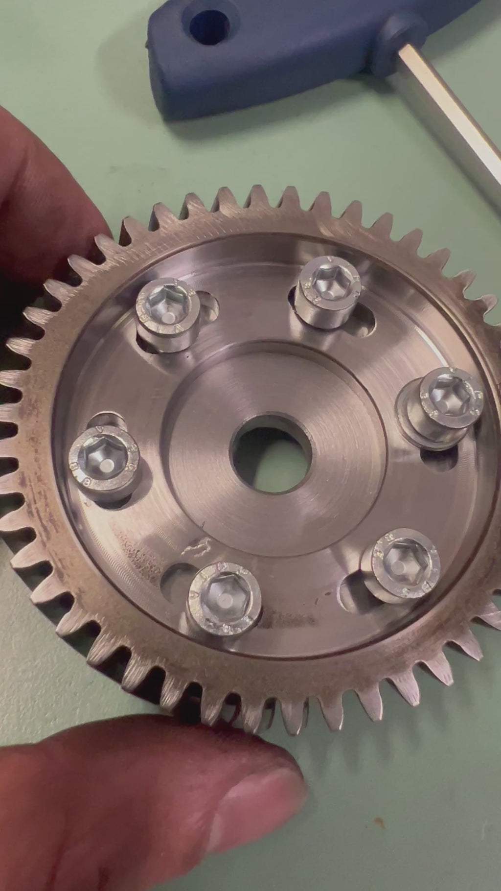 Lavorazione CNC ingranaggio distribuzione per fasatura aspirazione Abarth T-jet